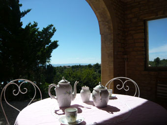 Petit dej sur la loggia